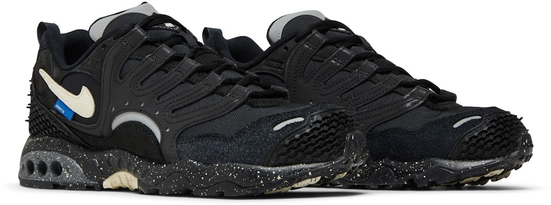 Undefeated x Nike Air Terra Humara 'Hitam' FN7546-002 1