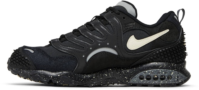 Undefeated x Nike Air Terra Humara 'Hitam' FN7546-002 Lookbook Undefeated x Nike Air Terra Humara 'Hitam' FN7546-002