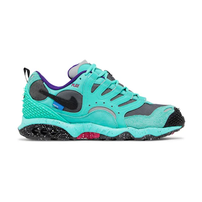 Undefeated Nike Air Terra Humara 'Light Menta'