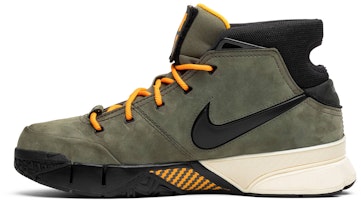 UNDEFEATED x Nike Zoom Kobe 1 Protro 'Chaqueta de Vuelo' MNBSKT-156 Lookbook UNDEFEATED x Nike Zoom Kobe 1 Protro 'Chaqueta de Vuelo' MNBSKT-156