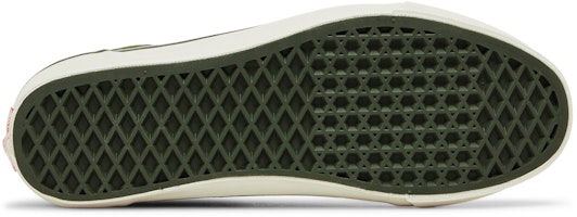 Shop Undefeated x Vans OG Old Skool LX 'U-Man - Grasshopper' VN0A4P3XGRN