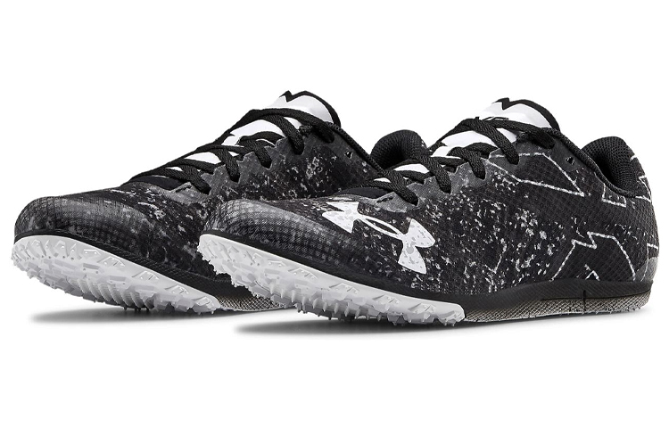 Lookbook Under Armour Brigade XC Low Spikeless ''Schwarz Weiß'' 3023691-001