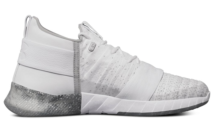 Order Under Armour C1N Lux ''Weiß Silber'' Sneakers 3000325-100