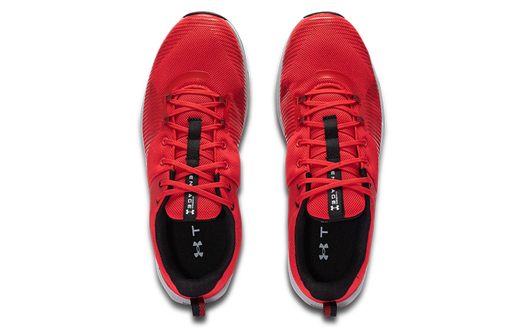 Shop 安德玛Charged Engage红色运动鞋 3022616-600