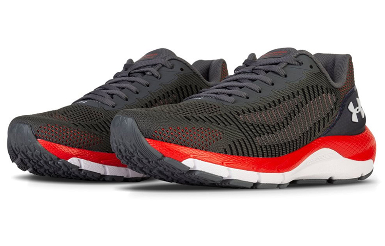 Lookbook Under Armour 充電天際線2 跑鞋 黑紅