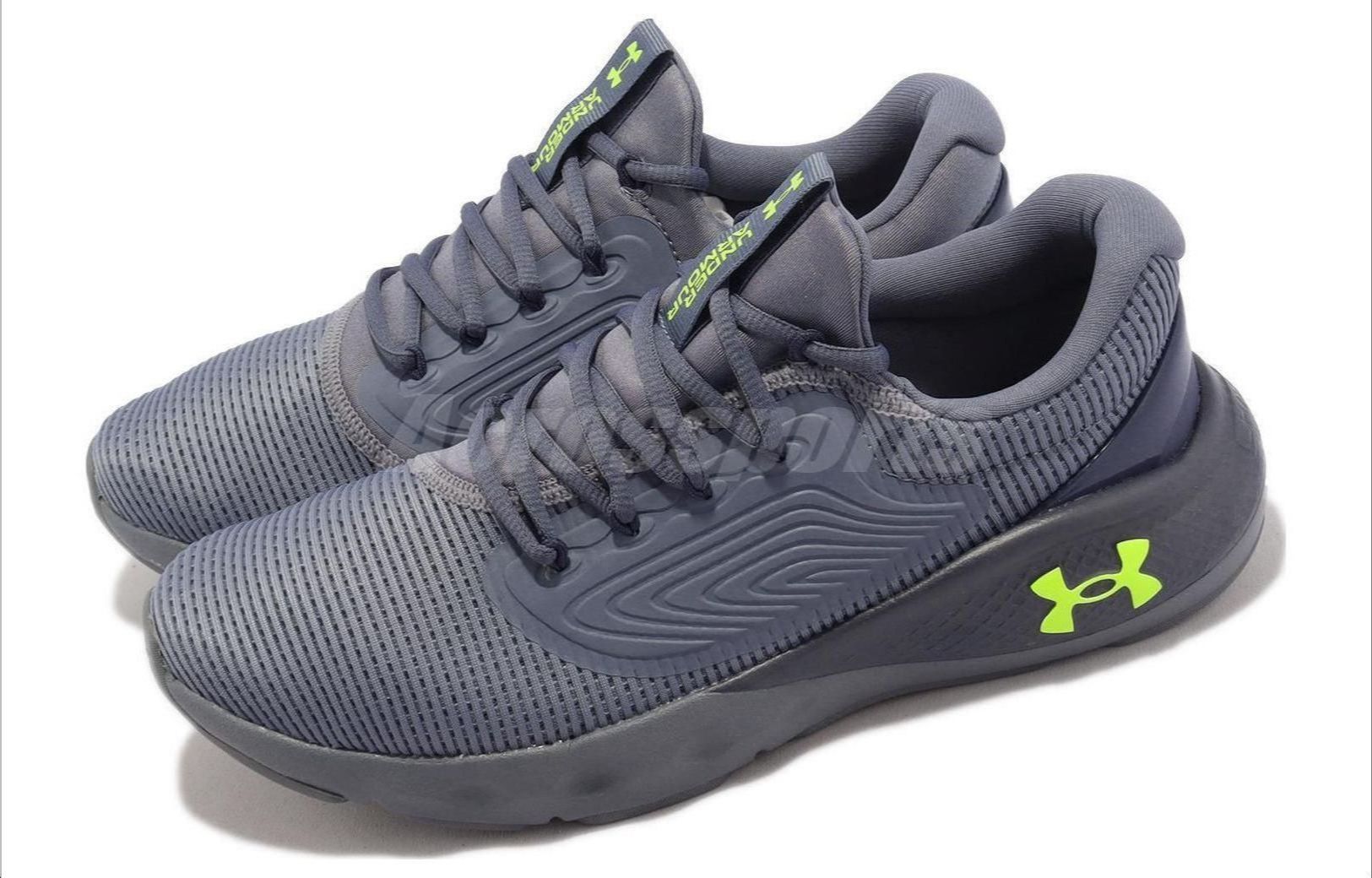 Lookbook UAチャージド バン Vantage 2 グレーベルライム 3024873-102