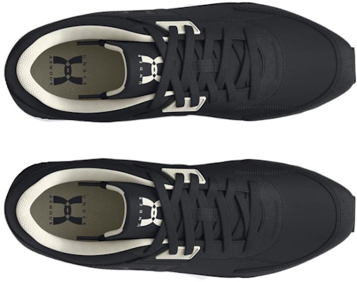 UAエッセンシャル ランナー(黒/白) 3028408-001 Shop UAエッセンシャル ランナー(黒/白) 3028408-001