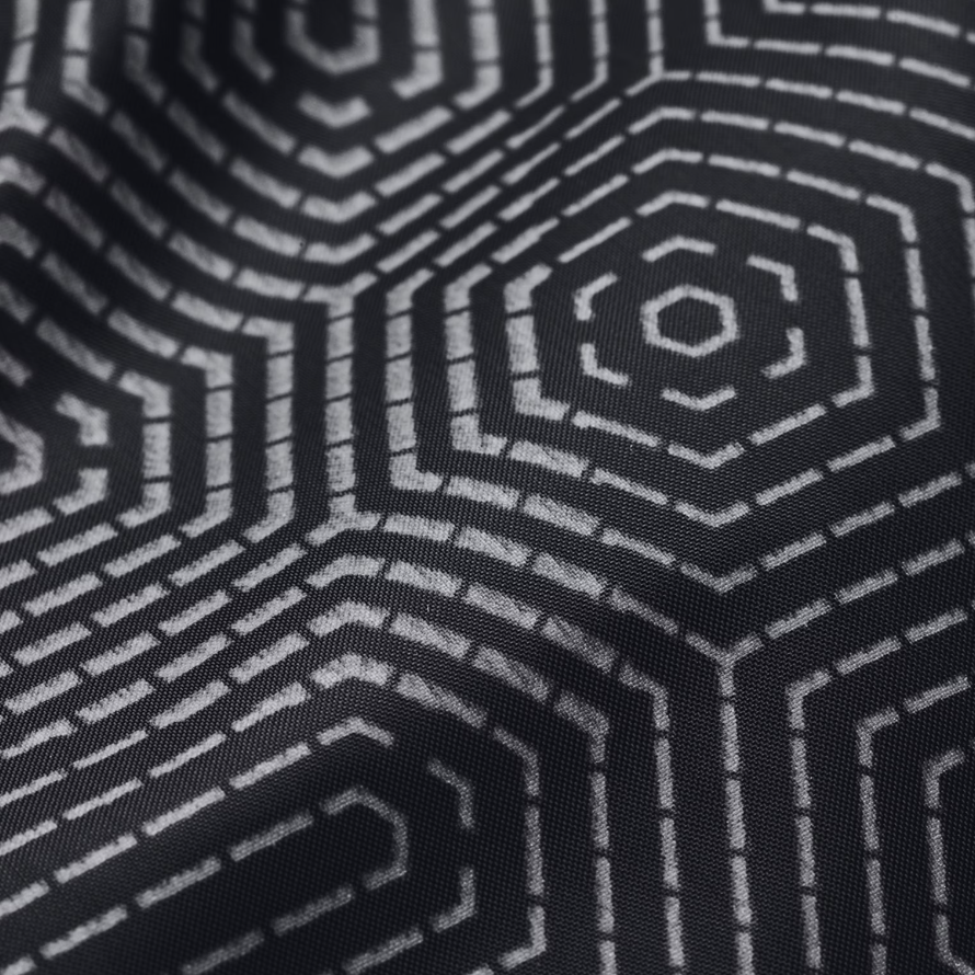 Sizing アンダーアーマー FW25 リミットレス ブラックダウンジャケット - スタイリッシュで暖か快適。 1384641-001