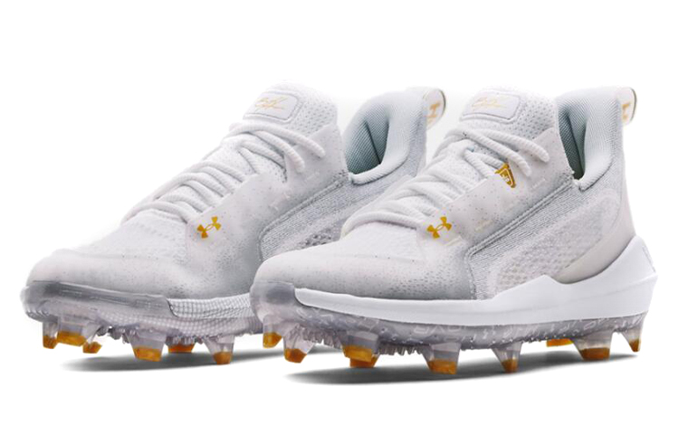 Lookbook Under Armour Harper 6 Elite TPU ''Wit Halo Grijs'' 3024320-102