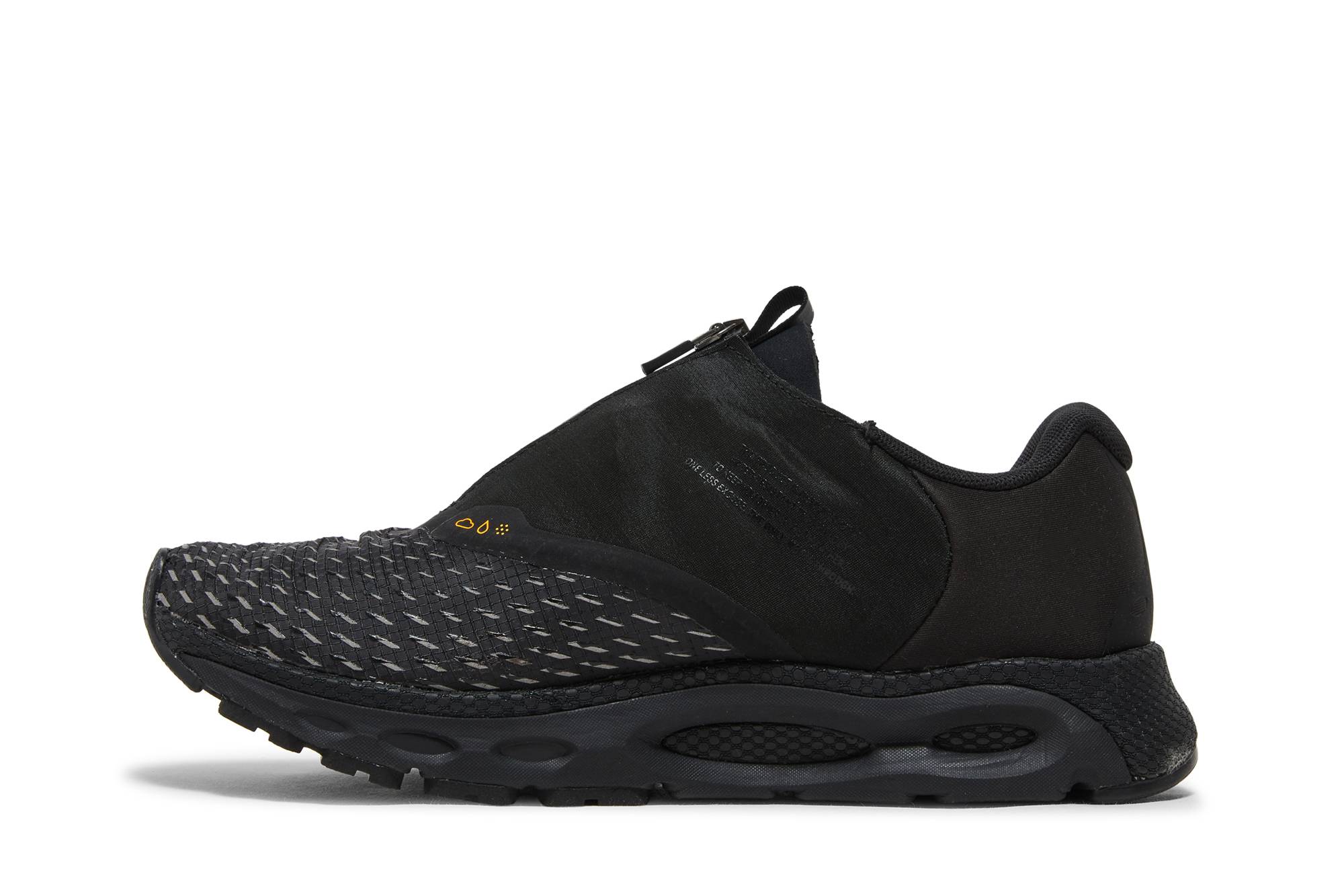 Lookbook UAホバー インフィニット3 ストーム (ブラック) 3024223-001