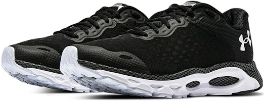 安德玛 HOVR Infinite 3 纯黑色 3025198-001 Lookbook 安德玛 HOVR Infinite 3 纯黑色 3025198-001