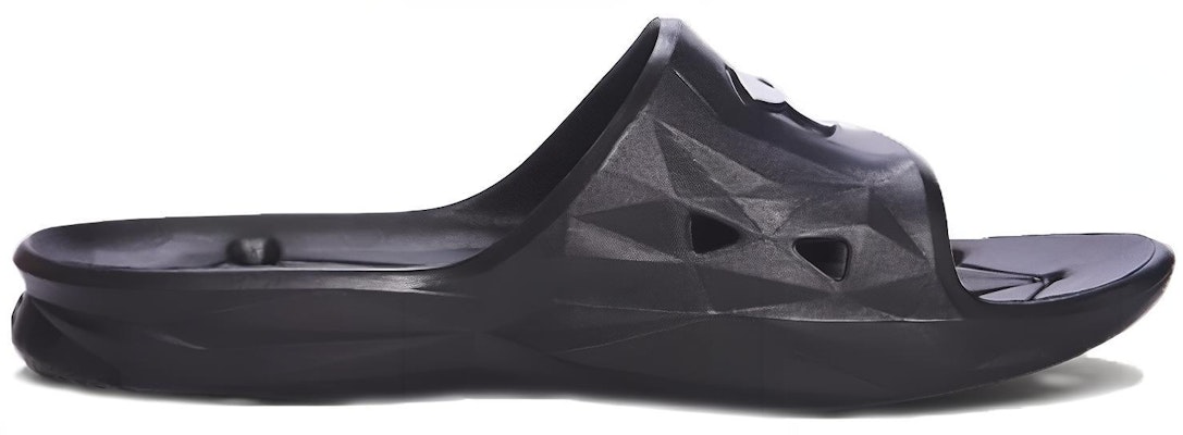 UAロッカー3スライド (黒/銀) 1287325-001 Order UAロッカー3スライド (黒/銀) 1287325-001