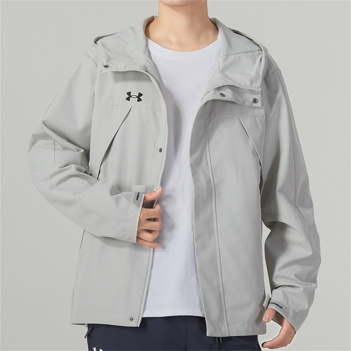 Details for Under Armour 寬鬆版跑步健身外套 灰色附禮袋 23600401-009