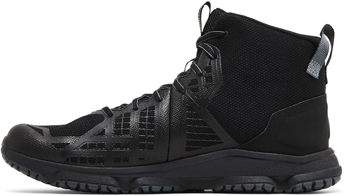 Under Armour Micro G Strikefast Mid 'Black Pitch Grey' 3025575-001 Lookbook Under Armour Micro G Strikefast Mid 'Black Pitch Grey' 3025575-001