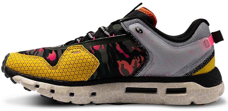 under-armour-running-shoes-low-black-yellow-grey-3022969-001