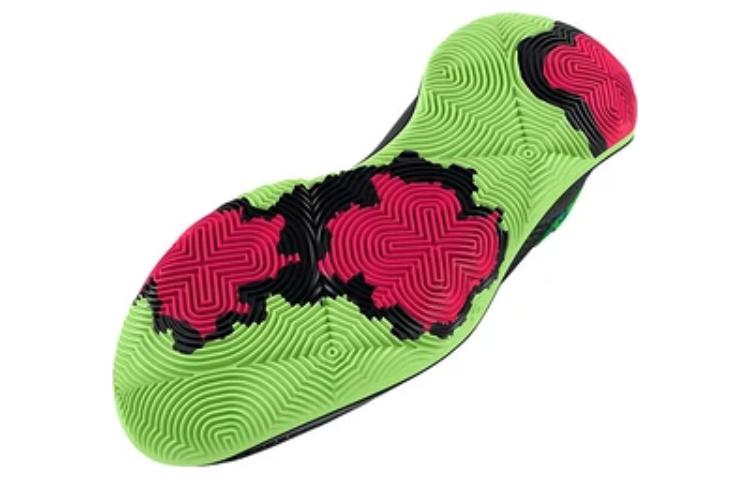 Purchase 安德玛Spawn 4印花款'黑色古怪青柠' 3025345-002