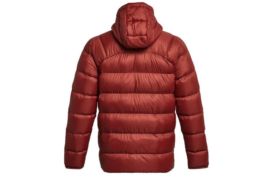 Lookbook Under Armour Storm Roja Chaqueta Acolchada Corta de Entrenamiento. 1372651-688