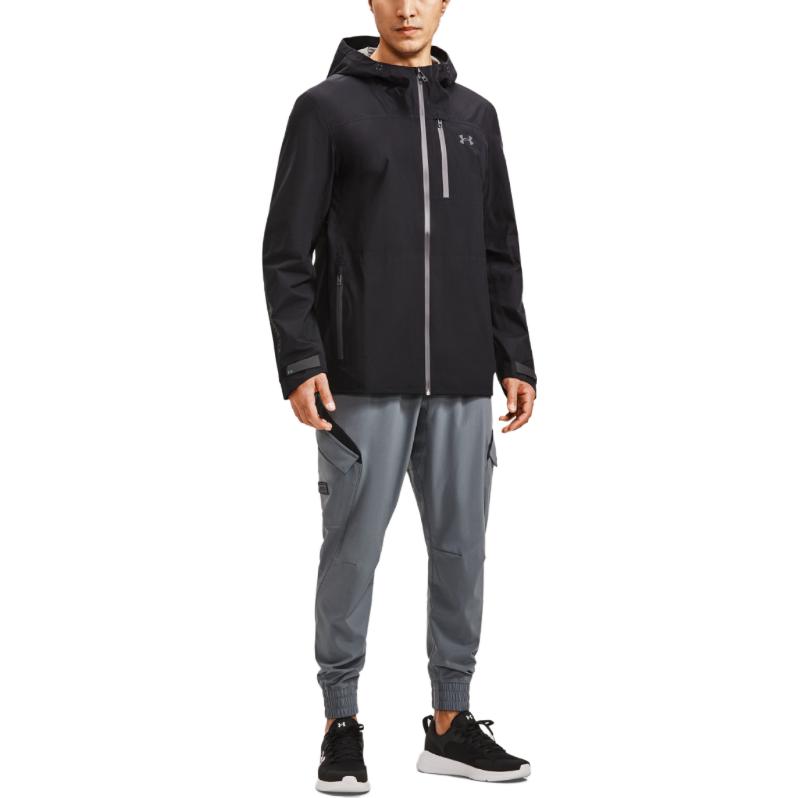 Shop Under Armour UA GORE-TEX Paclite 黑色印字連帽拉鍊外套. 1369994-001