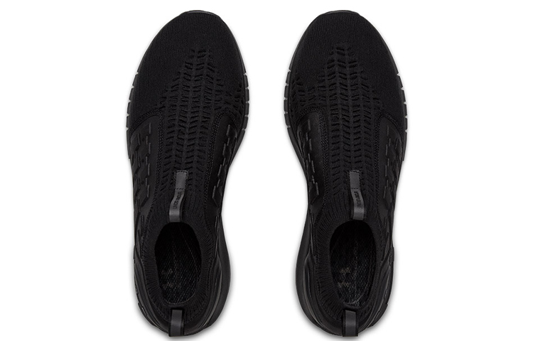 Lookbook 安德玛 UA HOVR Phantom Slip 运动风运动鞋 3022476-002