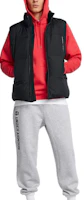 Shop Under Armour UA Limitless 黑色羽絨背心 休閒外套 扣墊設計 1384642-001