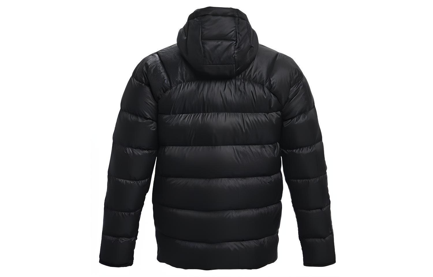 Lookbook Under Armour UA Chaqueta Acolchada con Capucha Negra Resistente al Viento y Cálida. 1364903-003