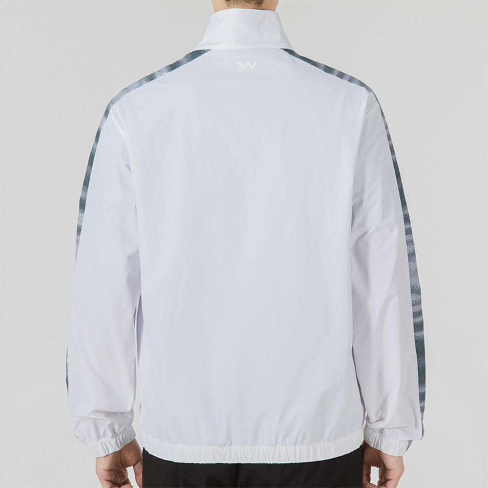 Purchase Under Armour Jaket Putih Utility Woven dengan Cetakan Ripple 22500401-100