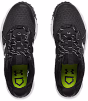 Shop Under Armour 庭院草皮 黑白