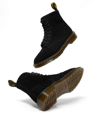 UNDERCOVER x Dr. Martens 1460 'Hitam Corduroy' 25924001 Purchase UNDERCOVER x Dr. Martens 1460 'Hitam Corduroy' 25924001