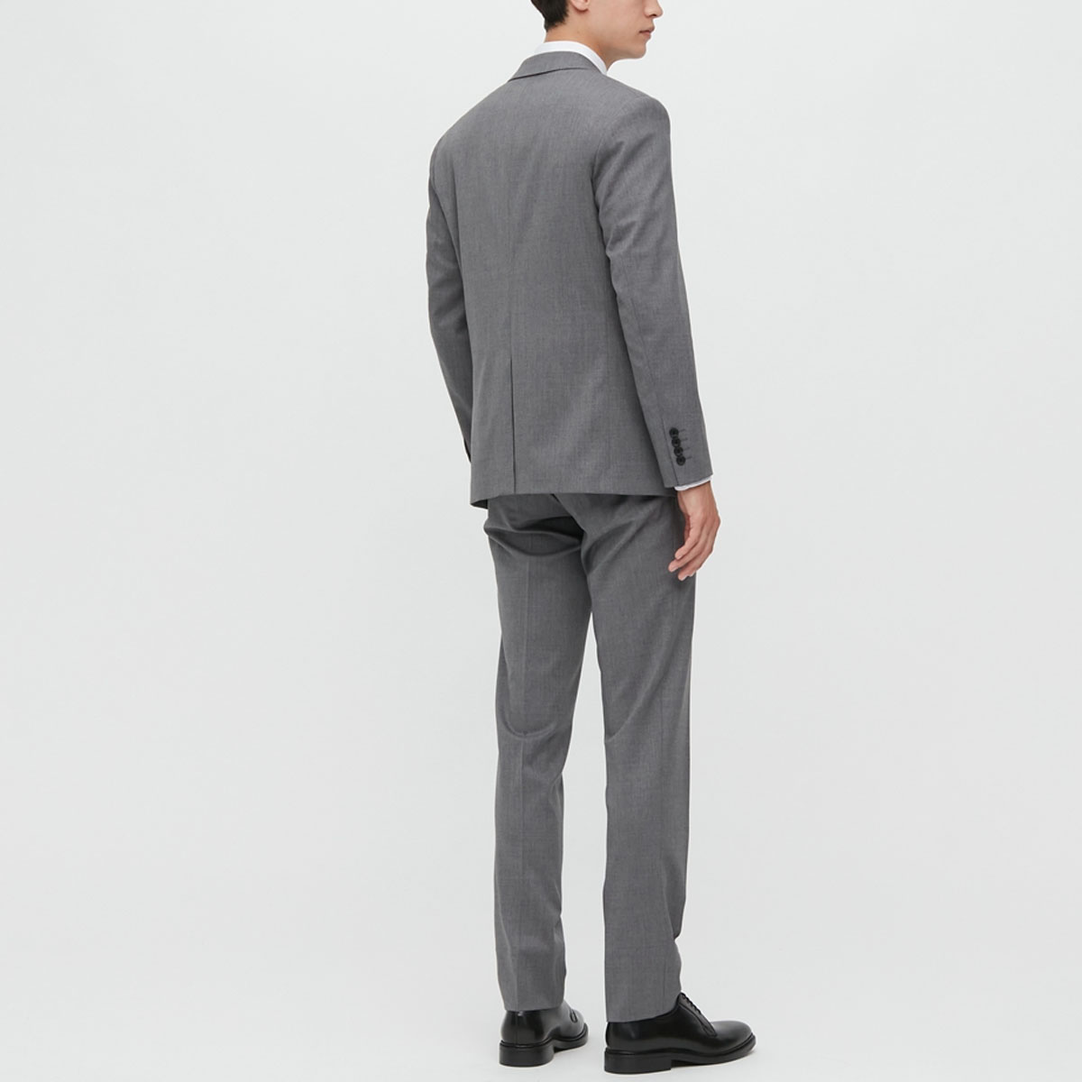 Shop UNIQLO 輕薄西裝外套 淺灰色 449624-05