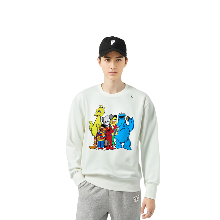 Shop UNIQLO 卡通長袖圓領白色休閒上衣 男女款 414342-01