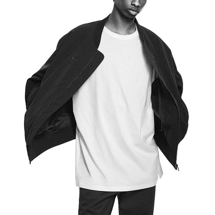 Lookbook UNIQLO x Jil Sander +J 黑色寬鬆長袖外套聯名款 439931-09