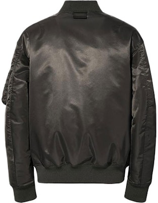 UNIQLO x Jil Sander 冬季灰色拼接羽絨外套 445765-07 Lookbook UNIQLO x Jil Sander 冬季灰色拼接羽絨外套 445765-07