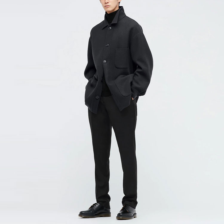 Lookbook UNIQLO x JIL SANDER 黑色純色長袖有領外套 446359-09