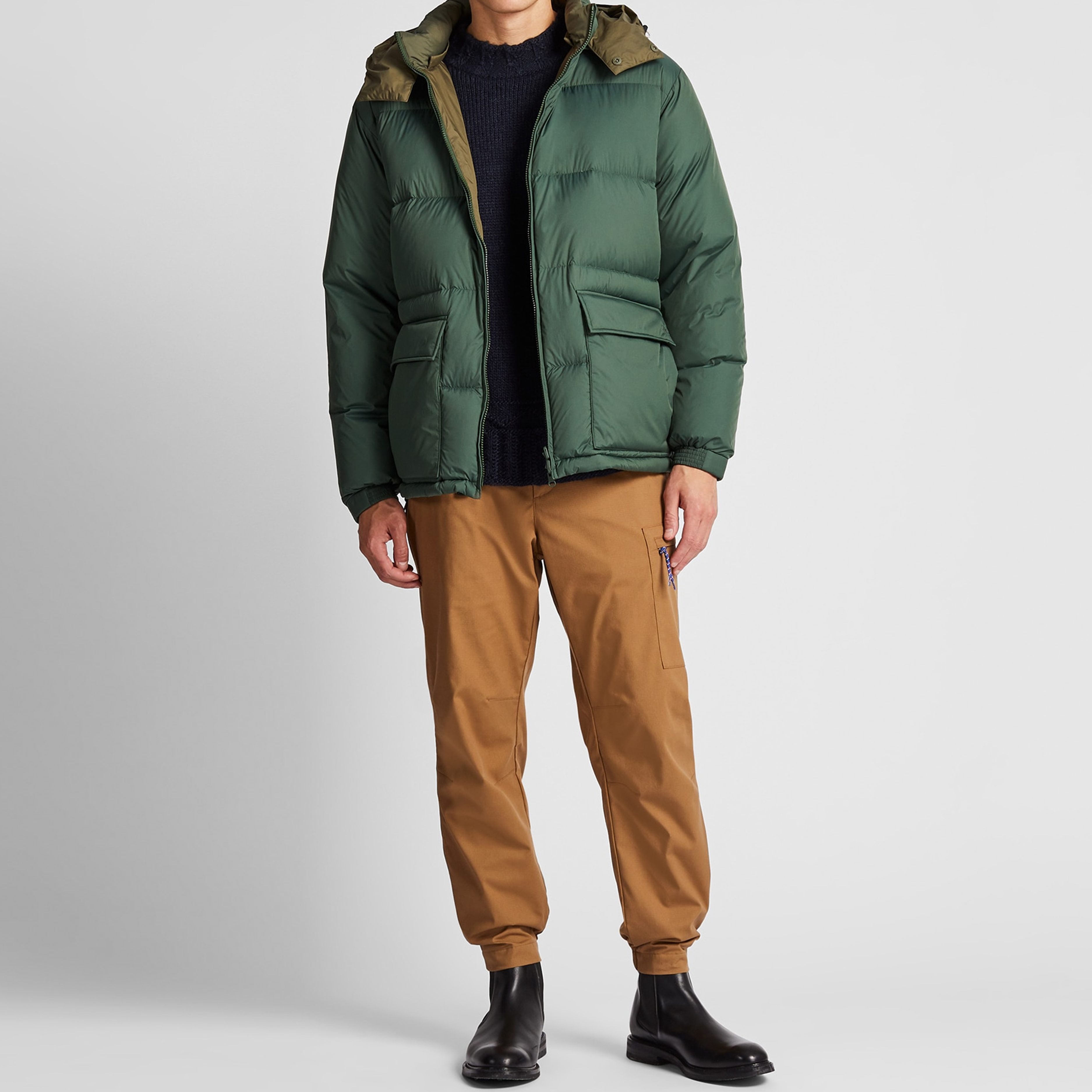 Lookbook UNIQLO x JW Anderson 男款可翻轉式連帽羽絨外套 深綠色 422094-58