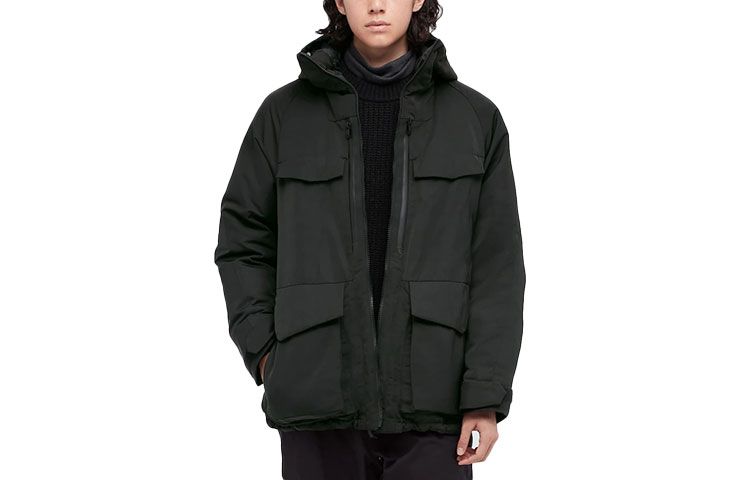 Shop UNIQLO x White Mountaineering 黑色高機能羽絨外套 442563-09