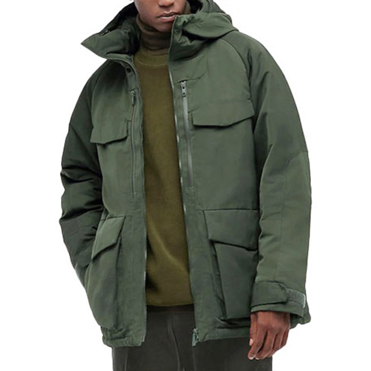 Shop UNIQLO x White Mountaineering 冬季羽絨外套 深綠色. 442563-58