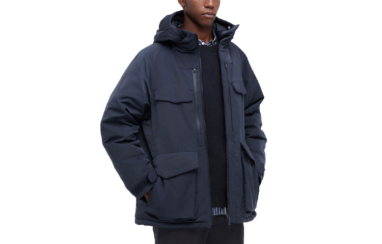 Shop UNIQLO x White Mountaineering 冬季寬鬆羽絨外套 深藍色 442563-69