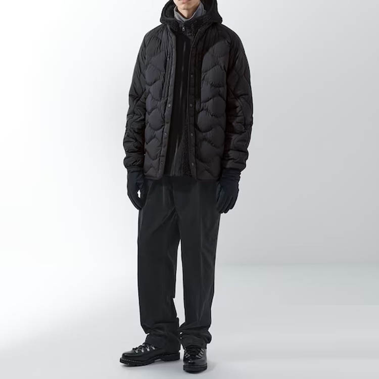 Details for UNIQLO x White Mountaineering 23秋冬黑色男女羽絨外套 時尚剪裁下擺。 459677-09