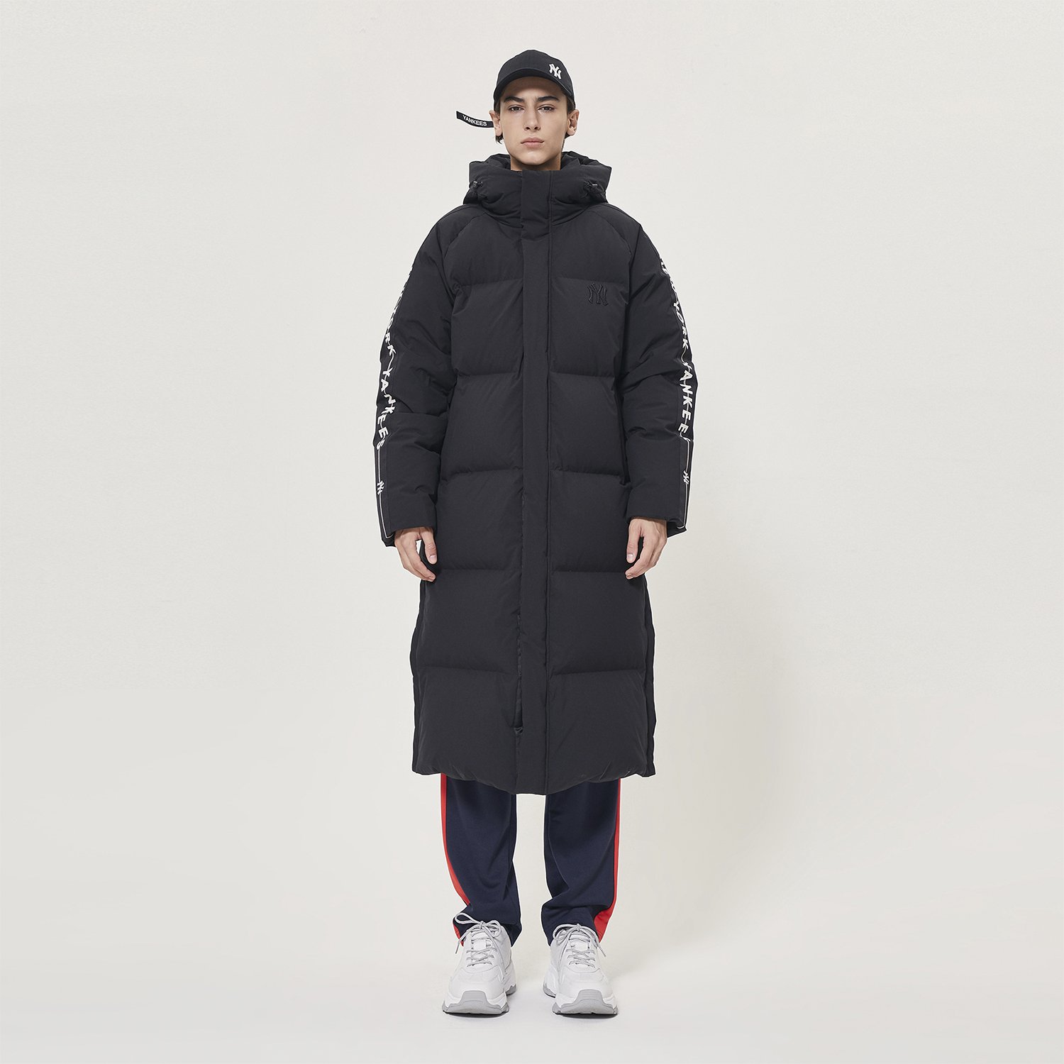 Shop 男女款黑色MLB紐約洋基刺繡Logo長版羽絨外套 31DJS2961-50L