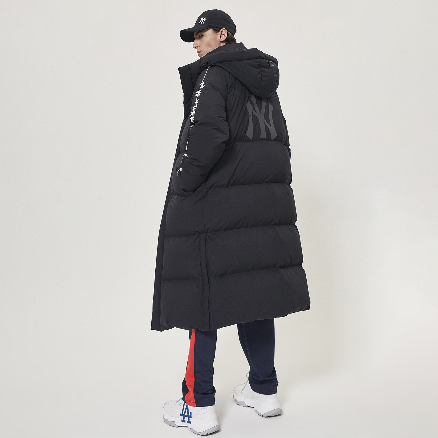 Purchase 男女款黑色MLB紐約洋基刺繡Logo長版羽絨外套 31DJS2961-50L