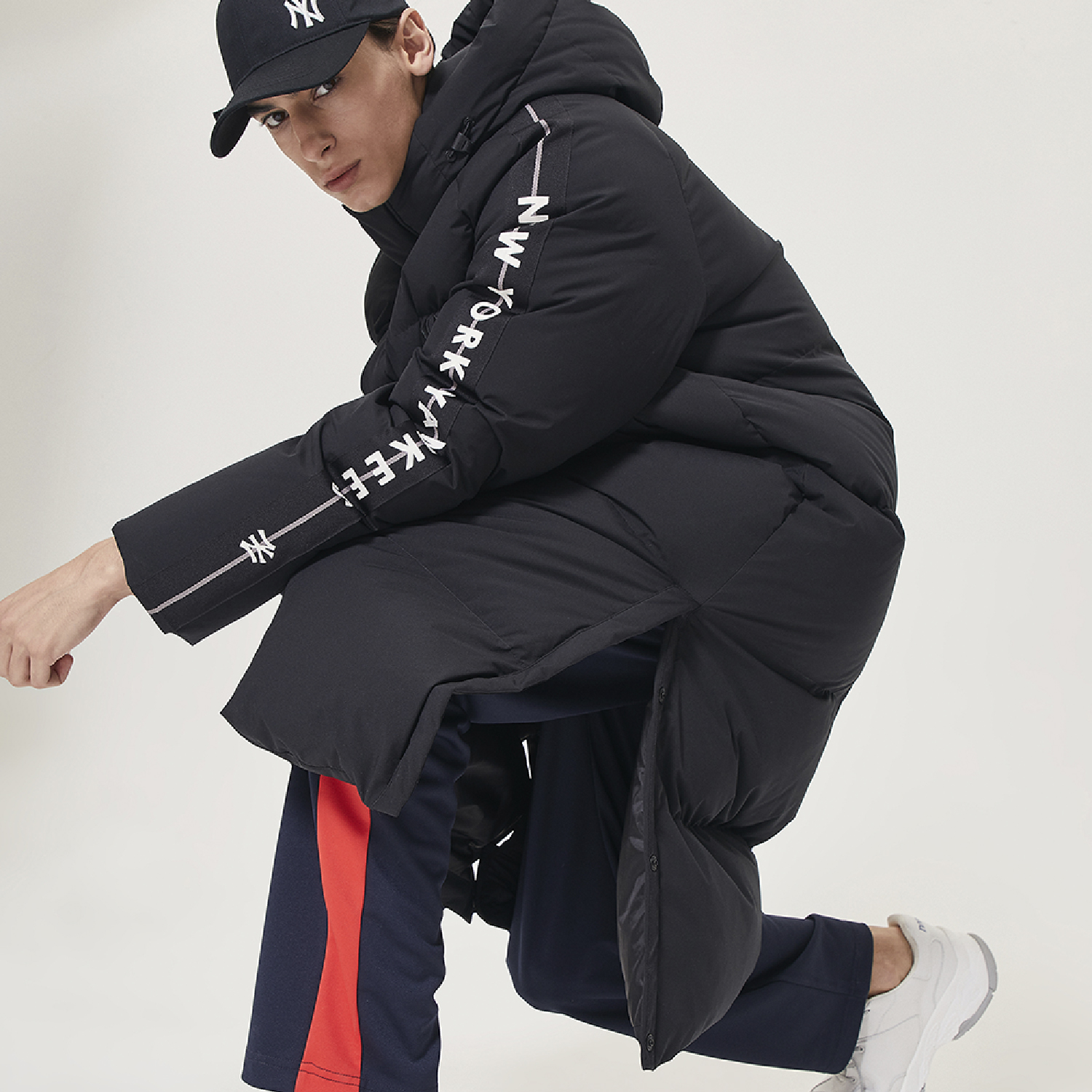 Sizing 男女款黑色MLB紐約洋基刺繡Logo長版羽絨外套 31DJS2961-50L