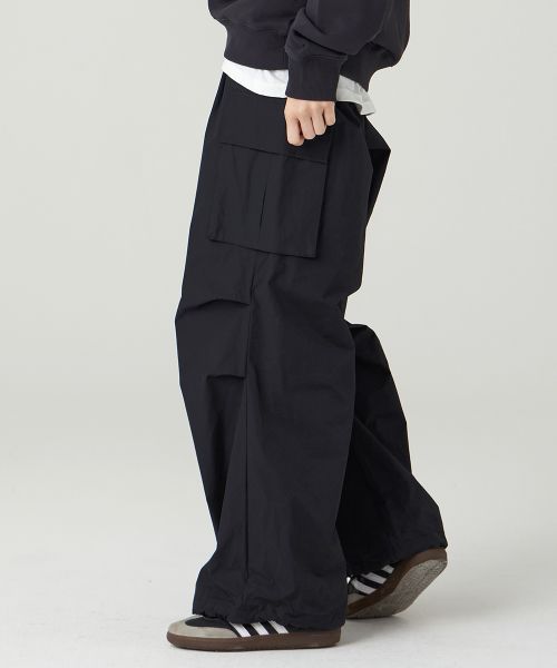 URBAN AGE Waterproof One-Tuck Cargo Parachute Wide Pants - Black U4SSB05BK
