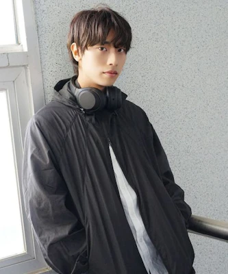 URBANDTYPE Airlight Raglan Windbreaker Dark Gray UBFAJP001DG Lookbook URBANDTYPE Airlight Raglan Windbreaker Dark Gray UBFAJP001DG