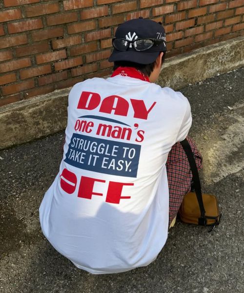 URBANDTYPE Day Off Graphic T-Shirt - Red DT395