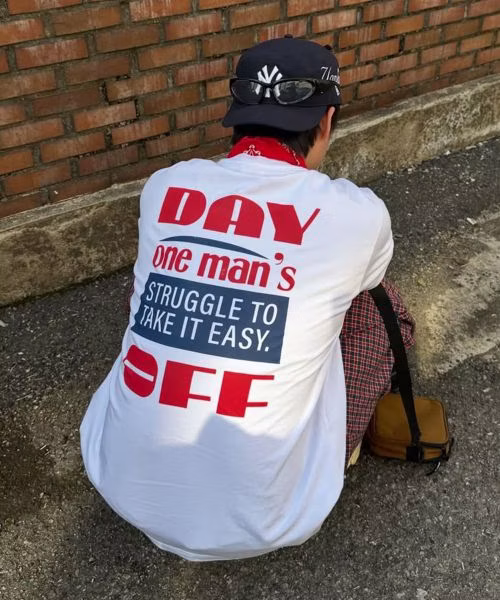 urbandtype-day-off-graphic-t-shirt-red-dt-395