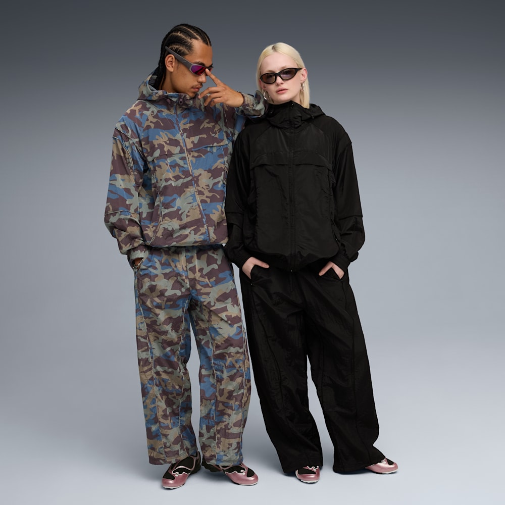 Lookbook V-S1 Metallic PUMA Hitam-Merah Jambu Poised 402953-01