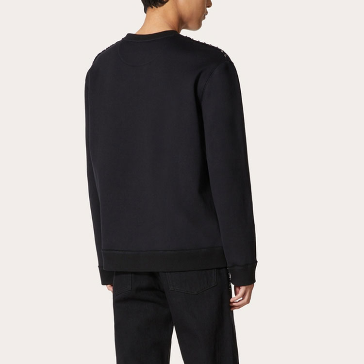 Shop Valentino Baju Gelap Crewneck dengan Warna Solid dan Aksen Bertatah. 2V3MF03U95S0NO