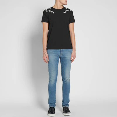 Valentino Kaos Hitam Bintang Crewneck Lengan Pendek. PV3MG10G46M0NO Lookbook Valentino Kaos Hitam Bintang Crewneck Lengan Pendek. PV3MG10G46M0NO