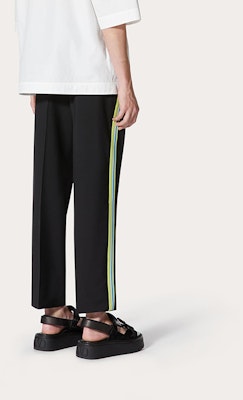 Valentino Pantalones Negros Rectos Casuales con Detalle de Rayas. VV3RBG0171K36M Purchase Valentino Pantalones Negros Rectos Casuales con Detalle de Rayas. VV3RBG0171K36M