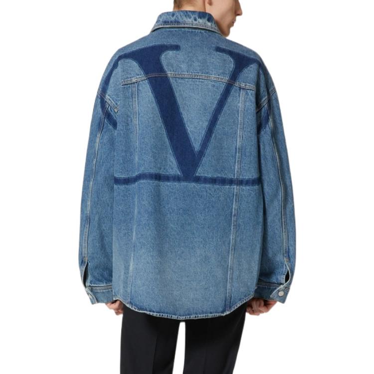 Shop Valentino Jaket Denim Biru Cetakan Huruf dengan Kolar Tajam dan Lengan Panjang. 1V3DB01R8K1558